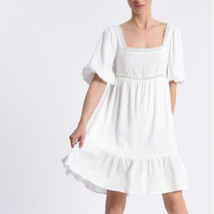 Jurk in babydoll stijl, opening achteraan MOLLY BRACKEN. Viscose materiaal. Maten M. Wit kleur