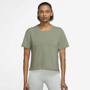 Yoga T-shirt NIKE. Polyester materiaal. Maten M. Groen kleur