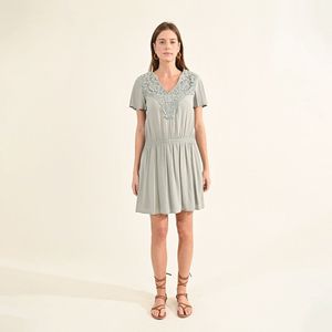 Korte jurk, geborduurde details MOLLY BRACKEN. Viscose materiaal. Maten M. Groen kleur