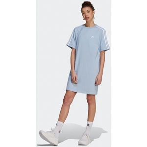 T-shirt jurk Essentials 3-Stripes, los model ADIDAS SPORTSWEAR. Katoen materiaal. Maten L. Blauw kleur