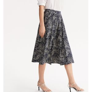 Wijde rok met bloemenprint, halflang ANNE WEYBURN. Viscose materiaal. Maten 38 FR - 34 EU. Zwart kleur