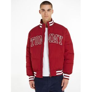 Donsjas, universitair TOMMY JEANS. Polyamide materiaal. Maten S. Rood kleur