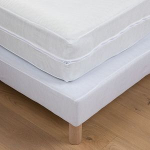 Non-woven polyester matrashoes LA REDOUTE INTERIEURS.  materiaal. Maten 120 x 190 cm. Wit kleur