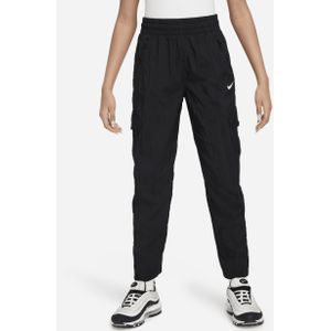 Nike Sportswear Geweven cargobroek met hoge taille voor meisjes - Zwart