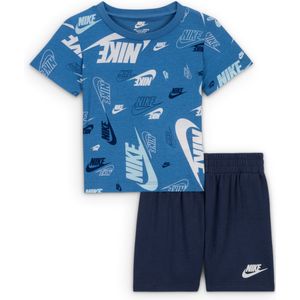Nike Sportswear set met T-shirt met print en lichte shorts van sweatstof voor baby's (12-24 maanden) - Blauw