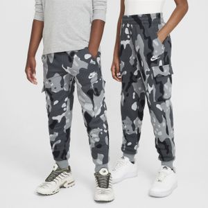 Nike Sportswear Club Fleece cargobroek met camouflageprint voor kids - Grijs