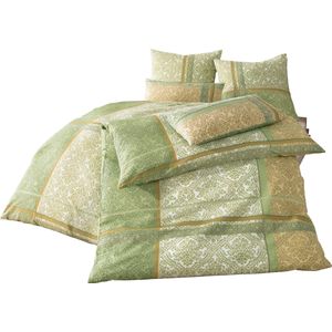 Bedtextiel in resedagroen gedessineerd