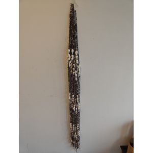 Actie Schelpengordijn Schelpenhanger Gordon Brute met Umbonium en Strombus zwart wit geboorde schelpjes