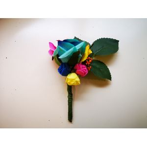 Regenboogcorsage Luxe Corsage Zijde RAINBOW met blad en minifoam en fieldberrie Schitterende corsage