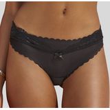LASCANA Bikinislip, mit extra flachen Kanten und feiner Spitze