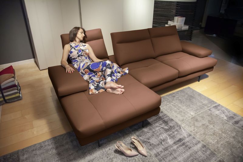 CALIA ITALIA Ecksofa "Toby Wing, L-Form, Multifunktionssofa, edel und bequem", inkl. Sitztiefenverstellung und Armlehnfunktion, Füße in schwarz matt