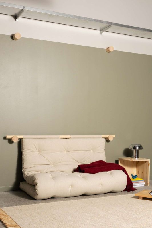 Karup Design Schlafsofa "Hooked Schlafsessel, Sitz- und Schlafplatz, Wandmontiert, platzsparend", Futonmatratze inkl. Halterungsset aus FSC-zertifiziertem Massivholz