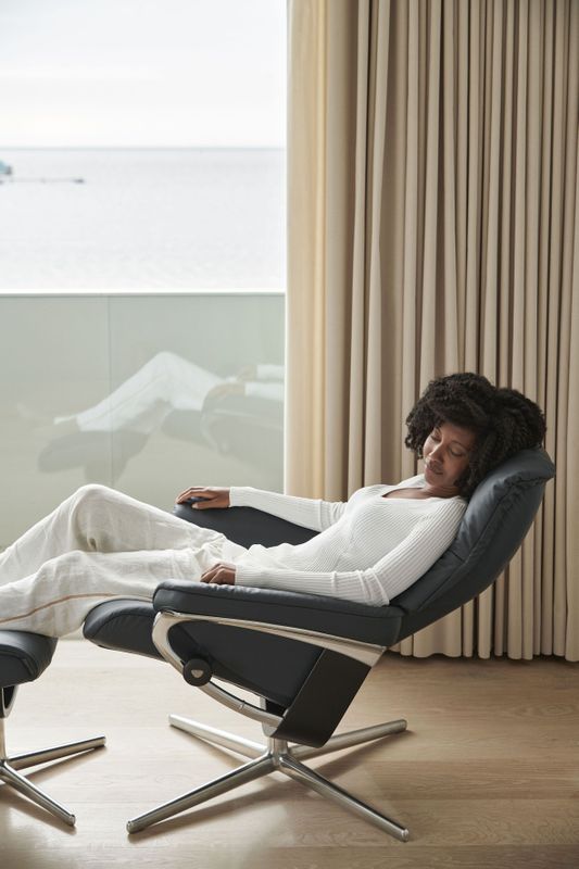 Stressless Relaxsessel "Mayfair", (Set, Relaxsessel mit Hocker), mit Hocker, mit Cross Base, Größe S, M & L, Holzakzent Schwarz