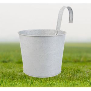 Oud zinken bloempot met haak