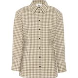 Karen By Simonsen - KBBillie Shirt - Blouse - Beige - Ruit - Halslijn Polokraag