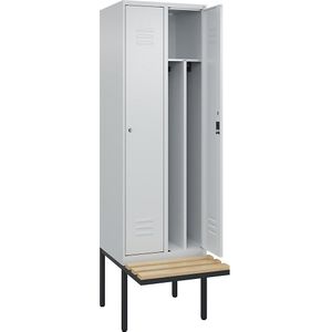C+P Multifunctionele lockerkast Classic PLUS met zitbank, smal, 2 compartimenten, scheidingswand ingekort, lichtgrijs, b = 600 mm, cilinderslot, vrijdragend, beuken-hardhout
