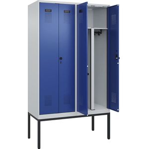 Multifunctionele lockerkast Evolo PLUS, 2 compartimenten, scheidingswand in het midden, lichtgrijs / gentiaanblauw, b = 1200 mm, met smalle voeten, veiligheidsdraaigrendel