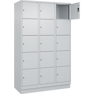 Vijfvoudige locker Evolo PLUS, 3 compartimenten, lichtgrijs, b = 1200 mm, 15 vakken, met bodemsokkel, cilinderslot