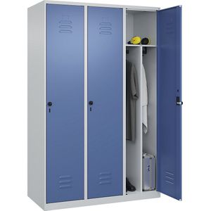 C+P Multifunctionele lockerkast Classic PLUS, smal, 3 compartimenten, scheidingswand ingekort, lichtgrijs / verblauw, b = 1200 mm, met voetdoppen, draaigrendel, scheidingswand in het midden