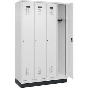 C+P Lockerkast Evolo PLUS, 4 compartimenten, verkeerswit, b = 1200 mm, met bodemsokkel, cilinderslot