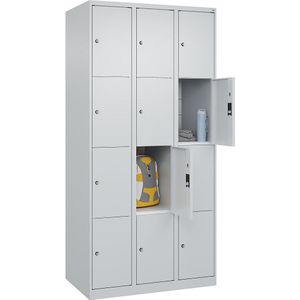 C+P Viervoudige locker Classic PLUS, 3 compartimenten, lichtgrijs, b = 900 mm, 12 vakken, met voetdoppen