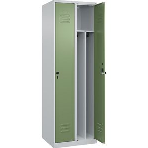 C+P Multifunctionele lockerkast Classic PLUS, smal, 2 compartimenten, scheidingswand ingekort, lichtgrijs / resedagroen, b = 600 mm, met voetdoppen, draaigrendel, scheidingswand in het midden