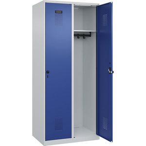 C+P Lockerkast Evolo PLUS, 2 compartimenten, lichtgrijs / gentiaanblauw, b = 800 mm, met voetdoppen, draaigrendel