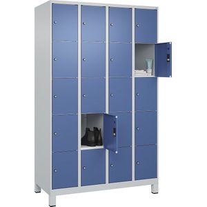 C+P Lockerkast Classic PLUS, 4 compartimenten, lichtgrijs / verblauw, b = 1200 mm, 20 vakken, met voeten