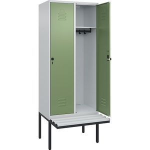 C+P Kledingkast Classic PLUS met zitbank, 2 compartimenten, lichtgrijs / resedagroen, b = 800 mm, veiligheidsdraaigrendel, vrijdragend, kunststof