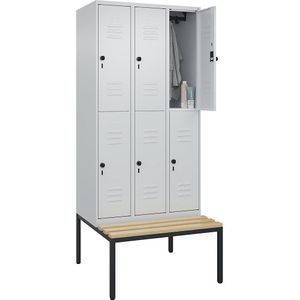 C+P Kledingkast Classic PLUS met twee verdiepingen en zitbank, 3 compartimenten, lichtgrijs, b = 900 mm, veiligheidsdraaigrendel, ondergebouwd, beuken-hardhout