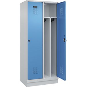 Multifunctionele lockerkast Evolo PLUS, smal, 2 compartimenten, scheidingswand ingekort, lichtgrijs / lichtblauw, b = 800 mm, met bodemsokkel, veiligheidsdraaigrendel