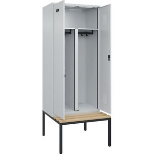 Multifunctionele lockerkast Evolo PLUS met zitbank, 2 compartimenten, scheidingswand ingekort, lichtgrijs / lichtgrijs, b = 800 mm, cilinderslot, met ondergebouwde zitbank, beukenhout