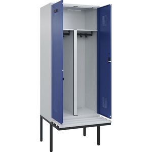 Multifunctionele lockerkast Evolo PLUS met zitbank, 2 compartimenten, scheidingswand ingekort, lichtgrijs / gentiaanblauw, b = 800 mm, cilinderslot, met uitstekende zitbank, kunststof