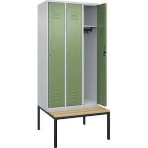 C+P Kledingkast Classic PLUS met zitbank, 3 compartimenten, lichtgrijs / resedagroen, b = 900 mm, cilinderslot, ondergebouwd, beuken-hardhout