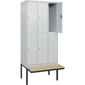 C+P Kledingkast Classic PLUS met twee verdiepingen en zitbank, 3 compartimenten, lichtgrijs, b = 900 mm, cilinderslot, vrijdragend, beuken-hardhout