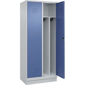 C+P Multifunctionele lockerkast Classic PLUS, smal, 2 compartimenten, scheidingswand ingekort, lichtgrijs / verblauw, b = 800 mm, met bodemsokkel, cilinderslot, scheidingswand in het midden