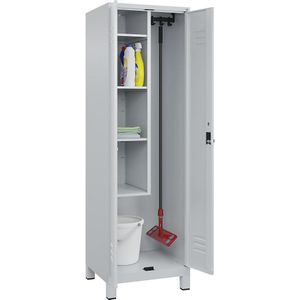 C+P Reinigingsmiddelkast Classic PLUS, 1 compartiment, scheidingswand in het midden, ingekort, lichtgrijs, b = 600 mm, met voeten, draaigrendel