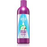 Aussie - SOS Sooth & Hydrate - Hydraterende Shampoo - 300 ml - Haarverzorging