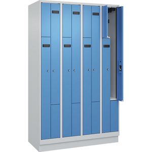 Z-lockerkast Evolo PLUS, 4 compartimenten, lichtgrijs / lichtblauw, b = 1200 mm, 8 vakken, met bodemsokkel, cilinderslot