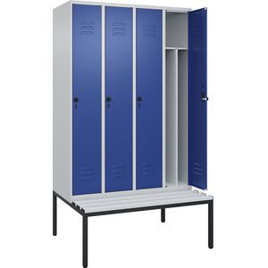 C+P Multifunctionele lockerkast Classic PLUS met zitbank, smal, 4 compartimenten, scheidingswand ingekort, lichtgrijs / gentiaanblauw, b = 1200 mm, veiligheidsdraaigrendel, ondergebouwd, kunststof