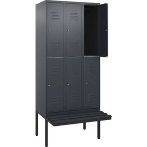C+P Kledingkast Classic PLUS met twee verdiepingen en zitbank, 3 compartimenten, grijs, b = 900 mm, cilinderslot, vrijdragend, kunststof