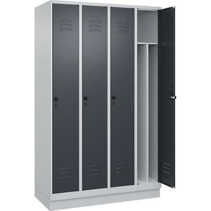 C+P Multifunctionele lockerkast Classic PLUS, smal, 4 compartimenten, scheidingswand ingekort, lichtgrijs / grijs, b = 1200 mm, met bodemsokkel, draaigrendel, scheidingswand in het midden