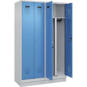 Multifunctionele lockerkast Evolo PLUS, 2 compartimenten, scheidingswand ingekort, lichtgrijs / lichtblauw, b = 1200 mm, met bodemsokkel, cilinderslot