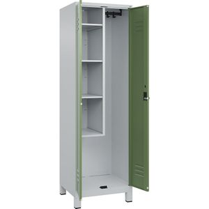 C+P Reinigingsmiddelkast Classic PLUS, 1 compartiment, scheidingswand in het midden, ingekort, lichtgrijs / resedagroen, b = 600 mm, met voeten, draaigrendel