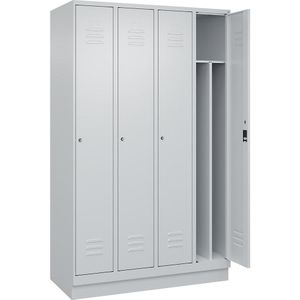 C+P Multifunctionele lockerkast Classic PLUS, smal, 4 compartimenten, scheidingswand ingekort, lichtgrijs, b = 1200 mm, met bodemsokkel, cilinderslot, scheidingswand in het midden