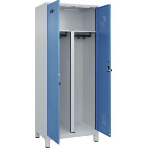Multifunctionele lockerkast Evolo PLUS, 1 compartiment, scheidingswand ingekort, lichtgrijs / lichtblauw, b = 800 mm, met brede voeten, veiligheidsdraaigrendel