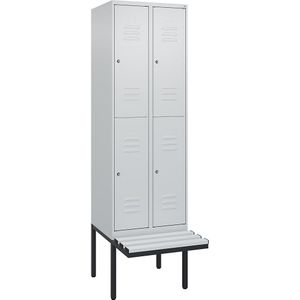 C+P Kledingkast Classic PLUS met twee verdiepingen en zitbank, 2 compartimenten, lichtgrijs, b = 600 mm, cilinderslot, vrijdragend, kunststof