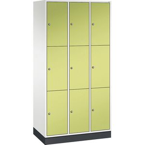 C+P Drievoudige locker Intro, 3 compartimenten, zuiver wit / felgroen, b x d = 920 x 500 mm