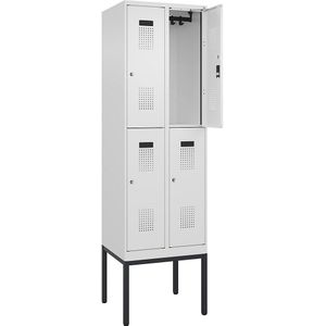C+P Lockerkast met twee verdiepingen Evolo PLUS, 2 compartimenten, verkeerswit, b = 600 mm, met smalle voeten, cilinderslot
