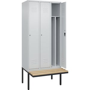 C+P Multifunctionele lockerkast Classic PLUS met zitbank, smal, 3 compartimenten, scheidingswand ingekort, lichtgrijs, b = 900 mm, cilinderslot, vrijdragend, beuken-hardhout